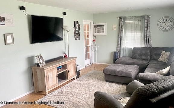 3rd image of 575 Clifton Ave