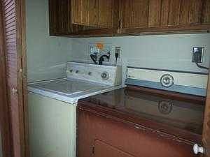 LAUNDRY CLOSET