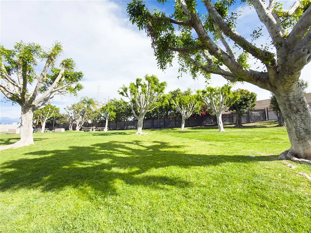 2 bed, 742 sqft, $2,100 — Photo 2
