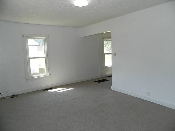 3rd image of 1003 N 1st St