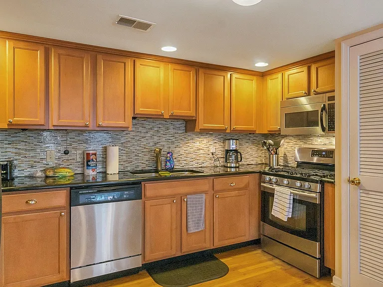 75 Jefferson St #5 — Photo 4