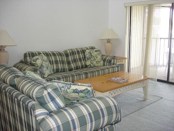 5th image of 312 Woodlake Wynde