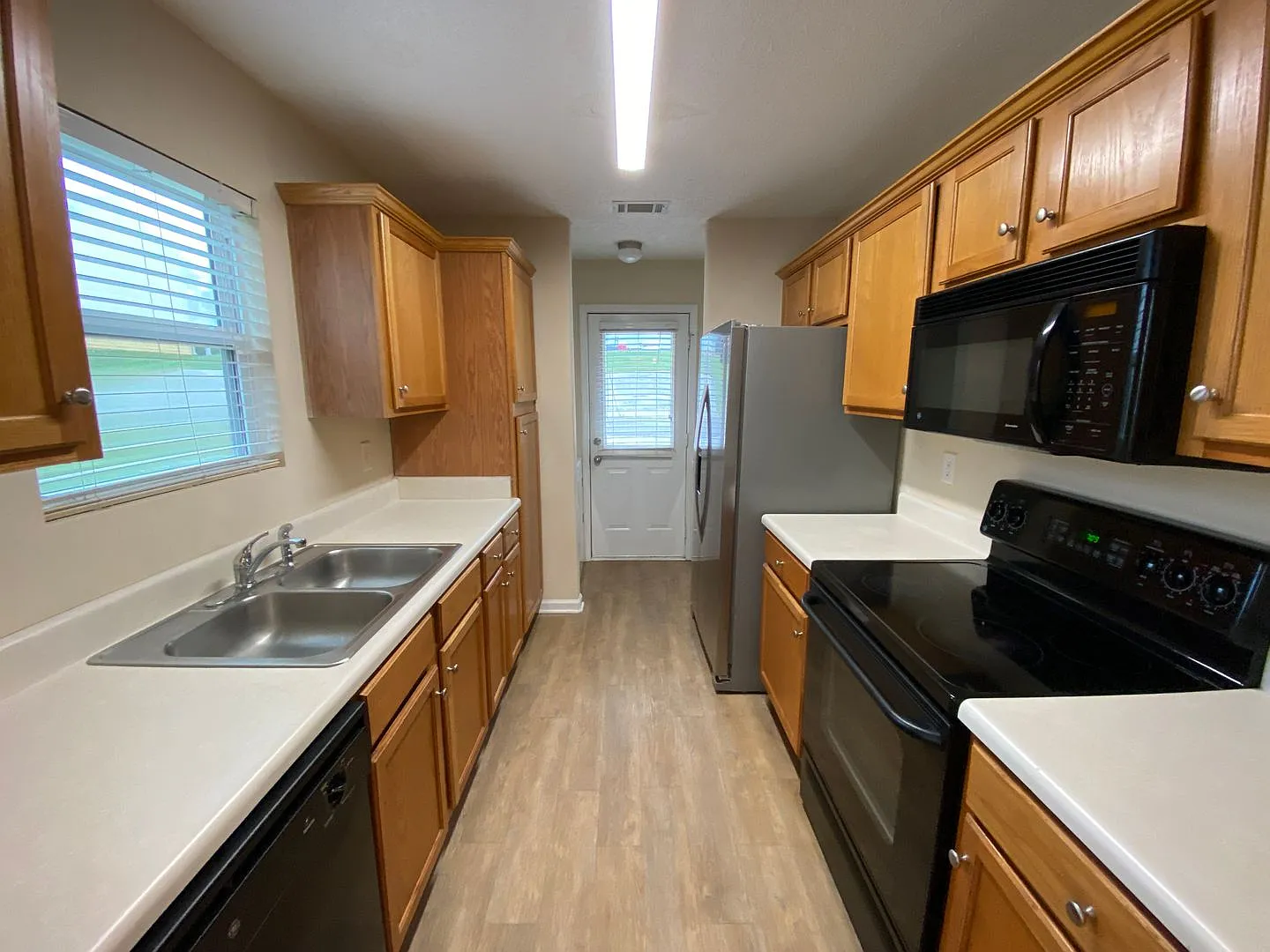 Roommate Matching Only - Available Now 1/2 Off Deposit! — Photo 3