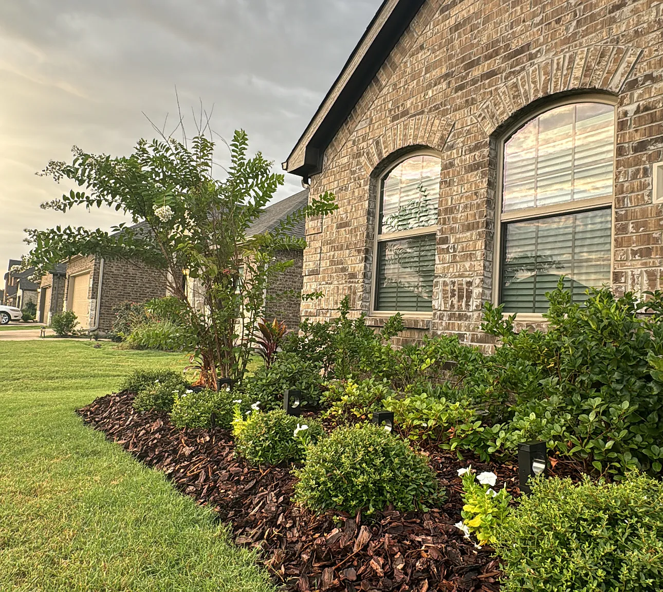694 Navasota Dr — Photo 2