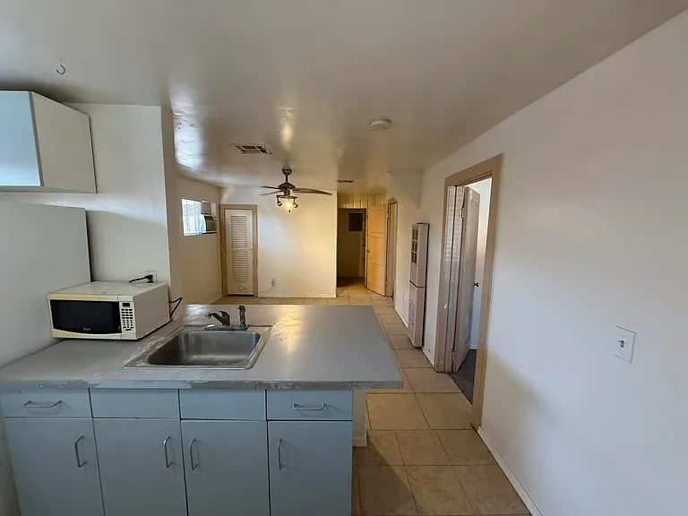 1137-1 E Adelaide Dr — Photo 6