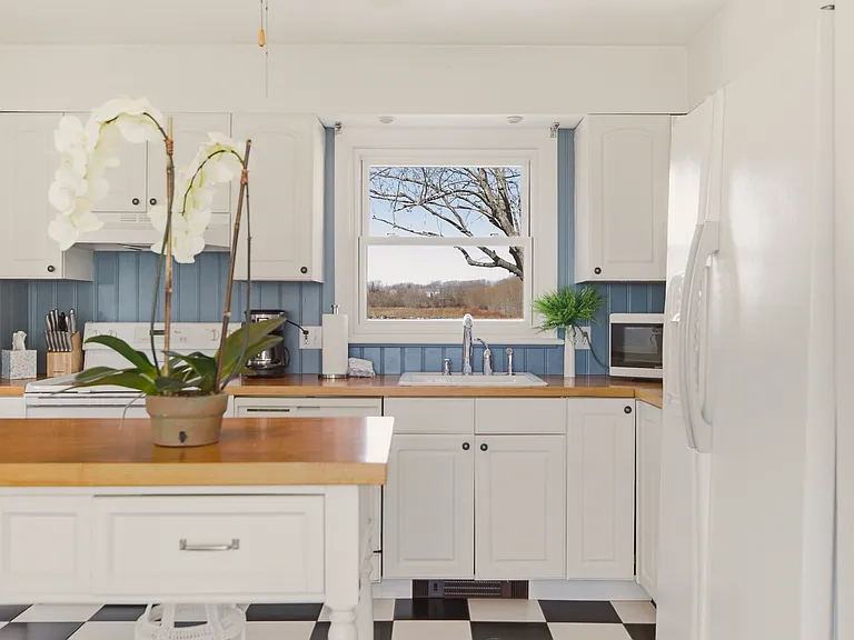 415 Wapping Rd — Photo 15