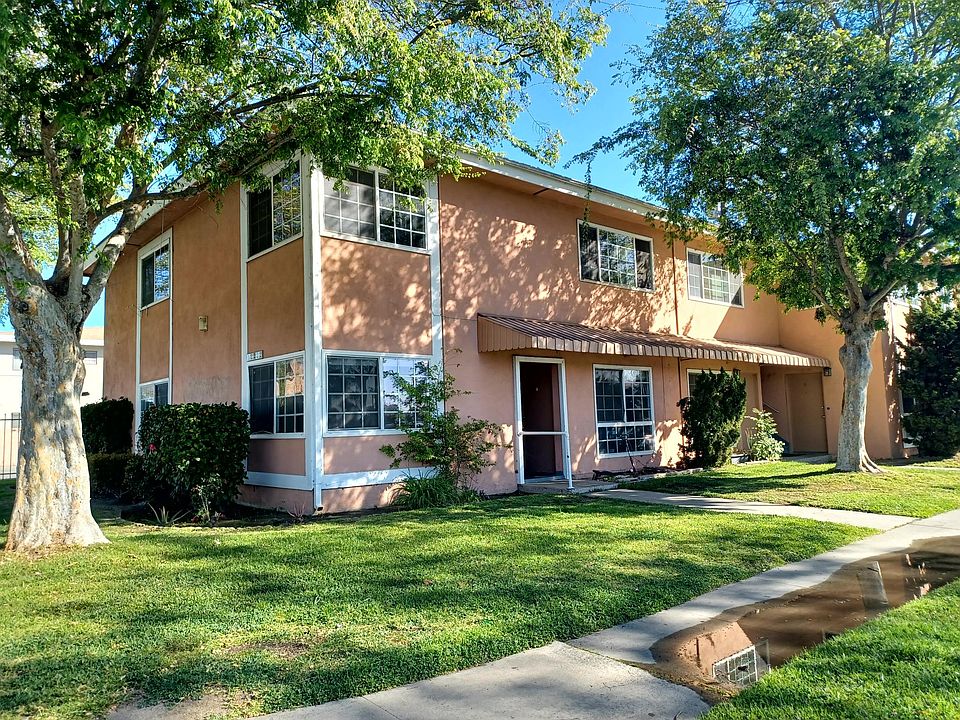 1st image of 12222 Peacock Ct #1