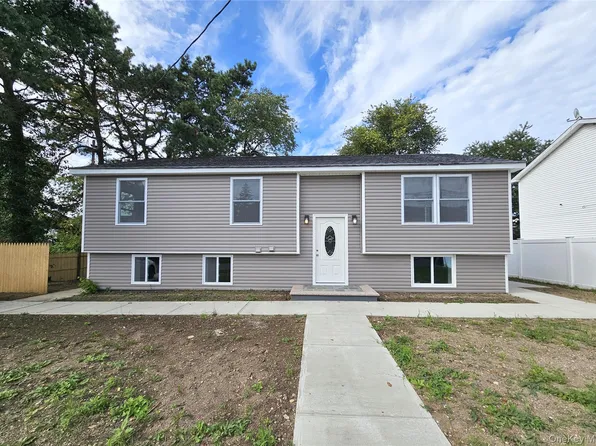 58 S 25th St, Wyandanch, NY 11798