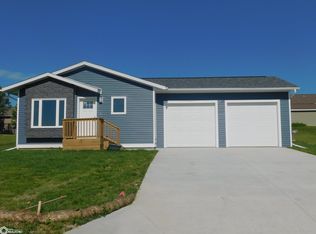 216 10th St, Manilla, IA 51454