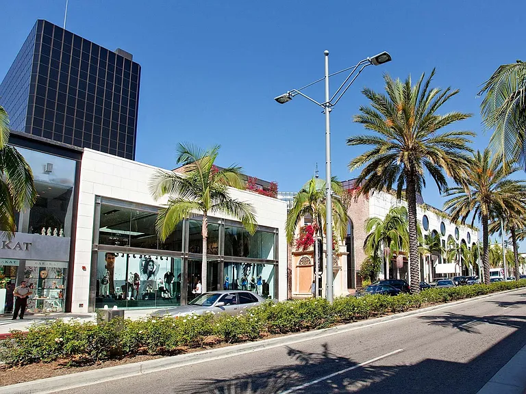 Enjoy the great Hollywood shopping at nearby Rodeo Drive