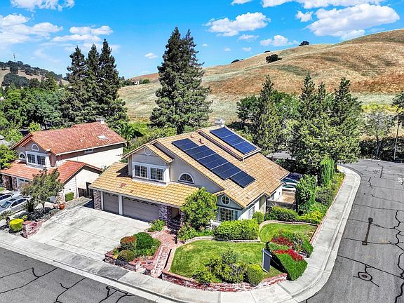 4th image of 3202 Del Monte Court