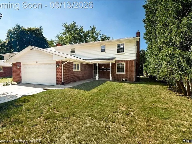 215 Woodsboro Dr — Photo 1