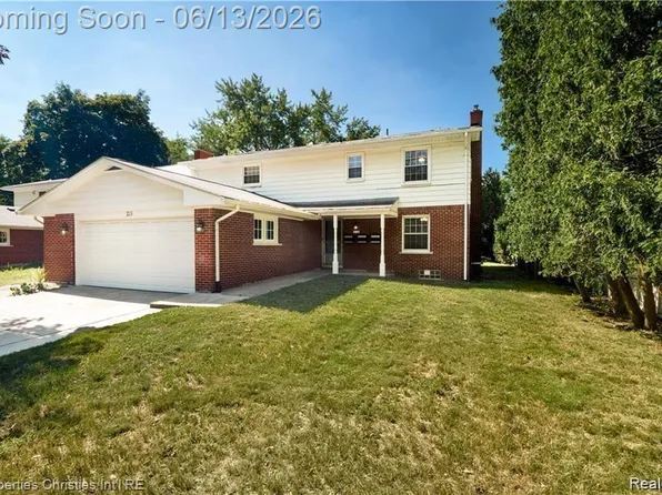 215 Woodsboro Dr, Royal Oak, MI 48067