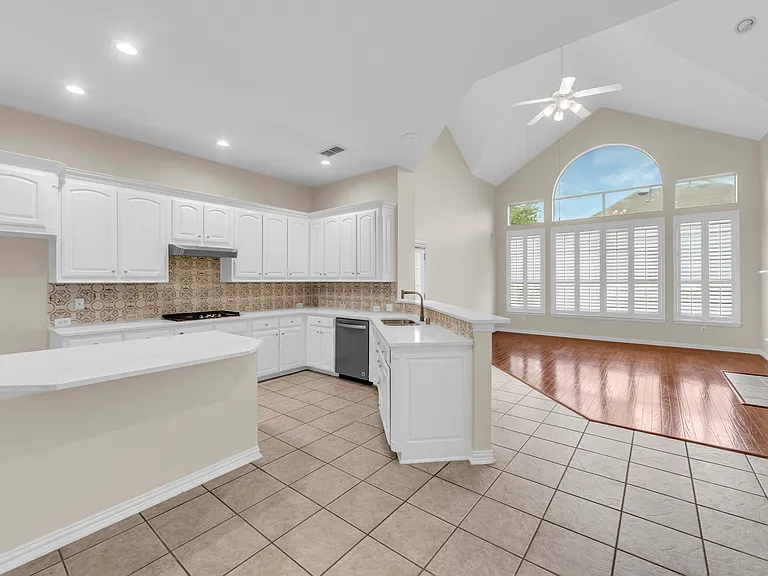 3920 Autumn Ln — Photo 15
