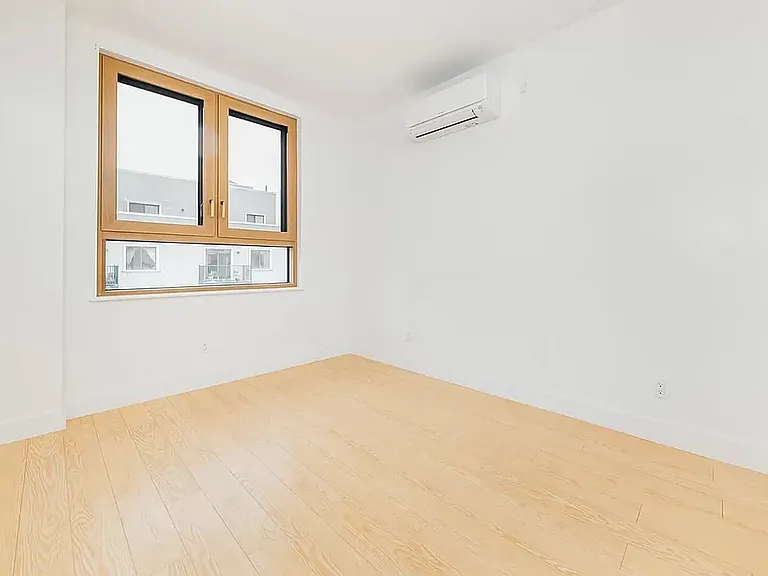 379 Harman St #4E — Photo 12