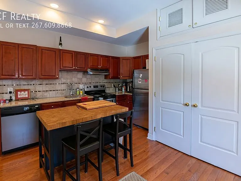 1841 Bainbridge St #1 — Photo 4