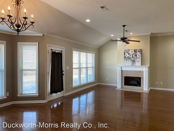 4th image of 2120 Evergreen Ln