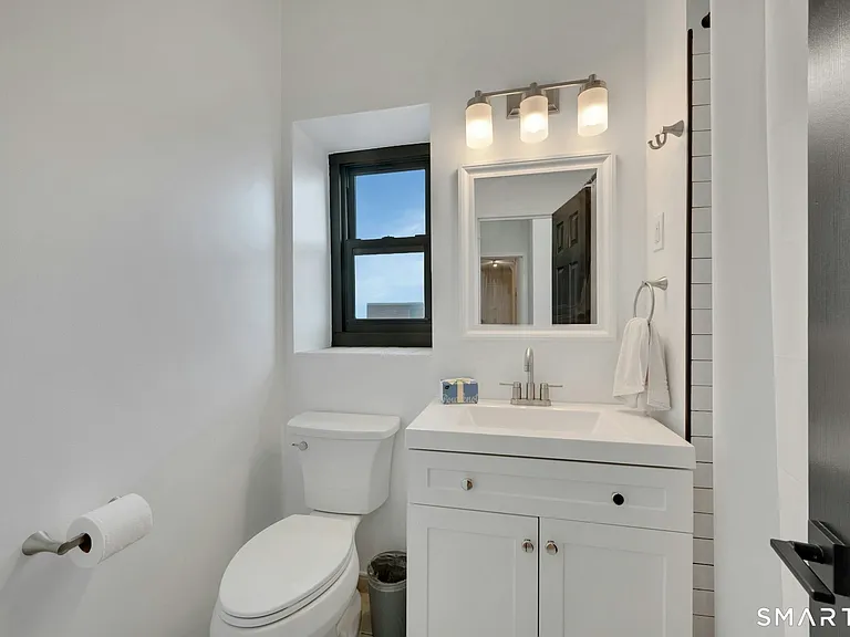 44 Strawberry Hill Ave #12F — Photo 11