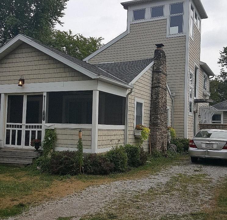 2nd image of 404 Tecumseh Pl