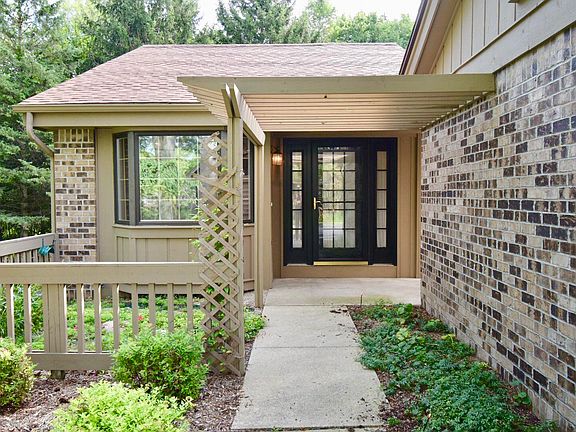 2nd image of 3521 Eagle Bluff Dr NE #110