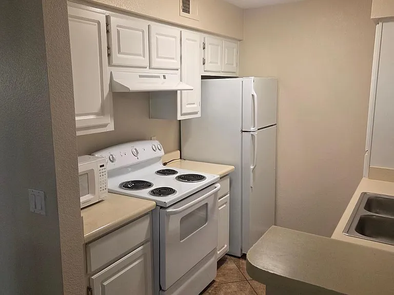 2025 E Campbell Ave #241 — Photo 4