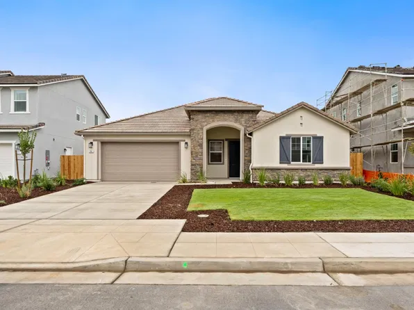 295 N Laker Ln, Fowler, CA 93625