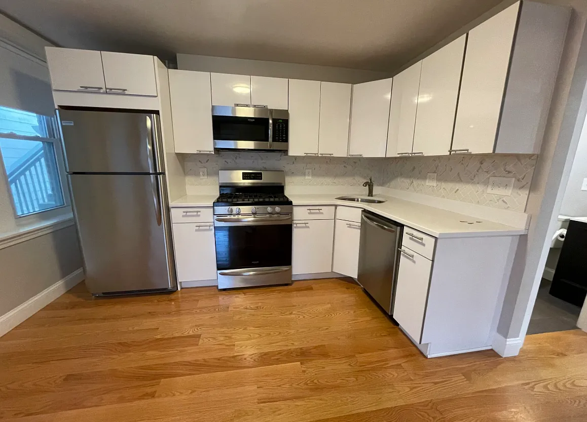 4 bed, 9999 sqft, $4,400 — Photo 3