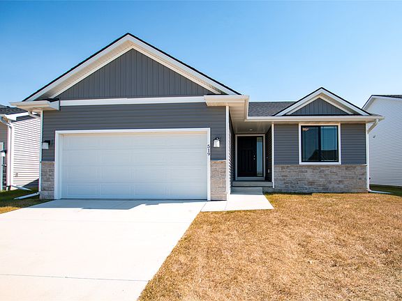 2nd image of 519 NE Vista Ln