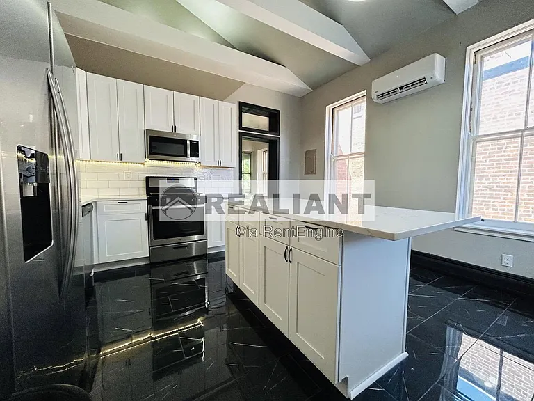 243 W 8th St #2 — Photo 25