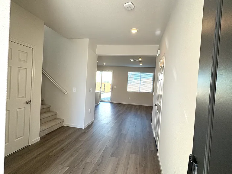 1729 Eagle River Ave — Photo 2