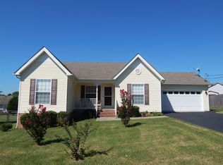 1004 Creekview Dr, Columbia, TN 38401