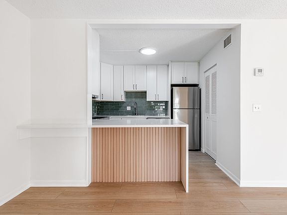 2nd image of 3561 Tall Pine Way #D-2
