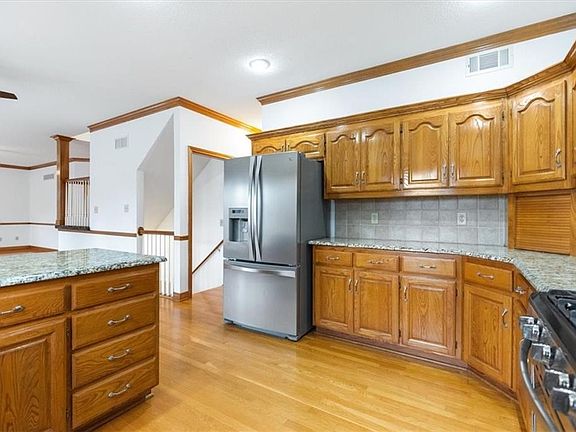 2nd image of 2809 SW Saddlewood Dr
