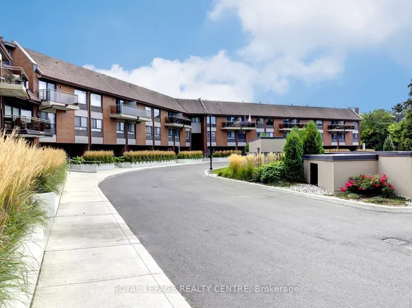 1000 Cedarglen Gate N #201, Mississauga, ON L5C 3Z5