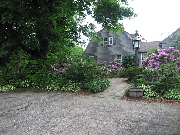 Front welcoming door yard