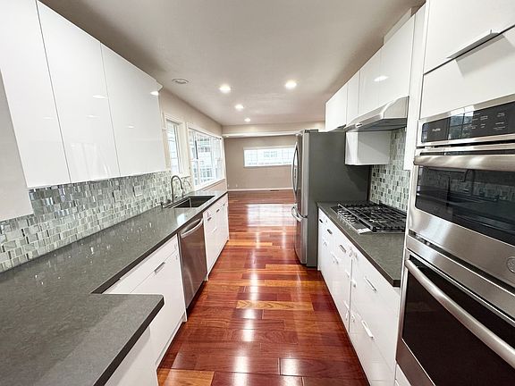 4th image of 4239 Denker Dr