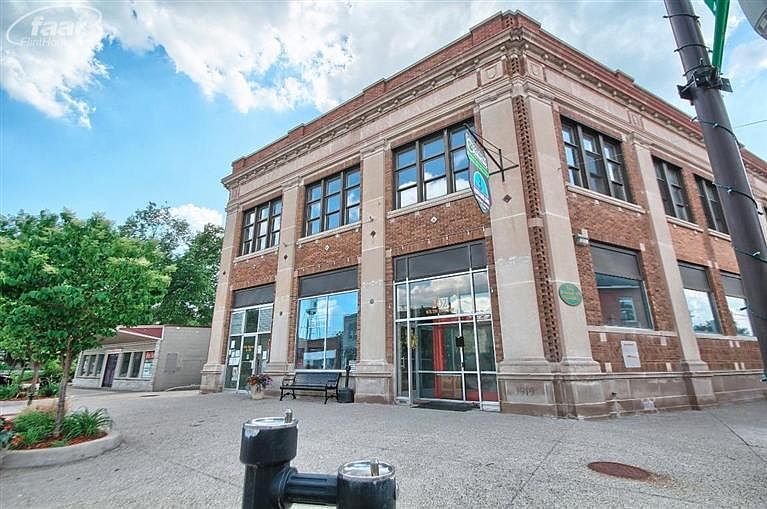 1st image of 202 S Saginaw St