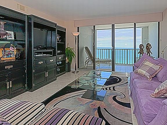 LIVING / FAMILY ROOM