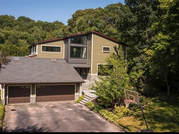 31 Pond Edge Drive, Waterford, CT 06385