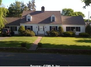 484 Whitfield St, Guilford, CT 06437