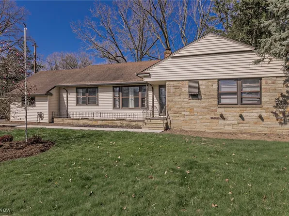 1130 Som Center Rd, Mayfield Heights, OH 44124