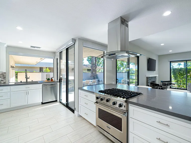 49 Columbia Dr — Photo 12