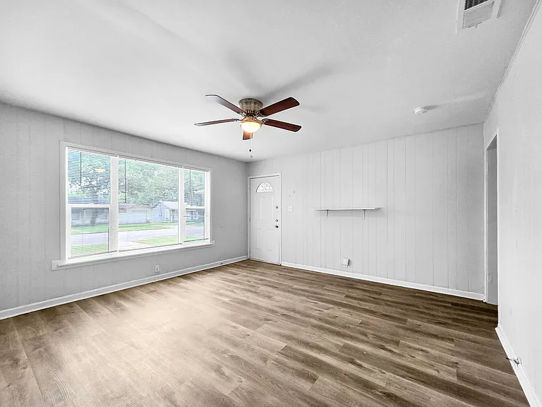 904 Bales St — Photo 12