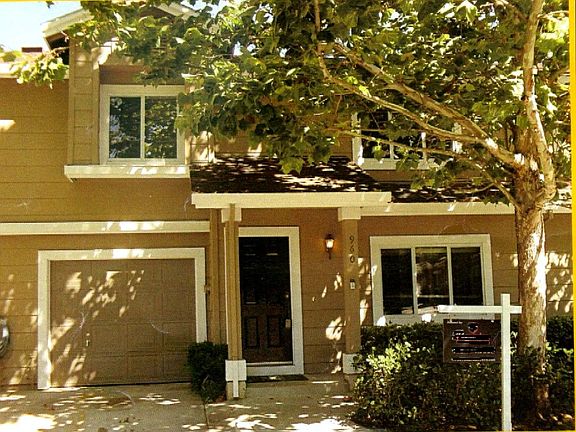 4th image of 960 Deer Meadow Ct