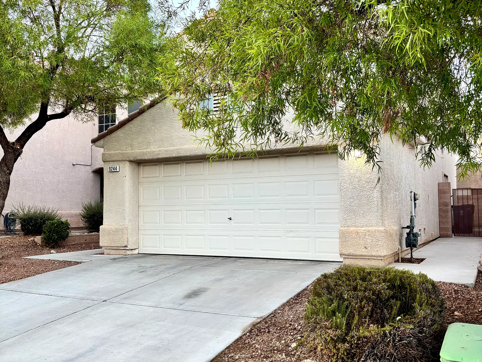 3 bed, 2.5 bath, 1723 sqft, $2,100 — Photo 2