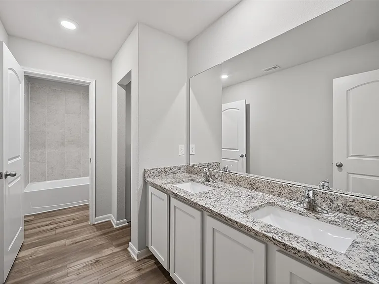 2120 Dakota Dr — Photo 11
