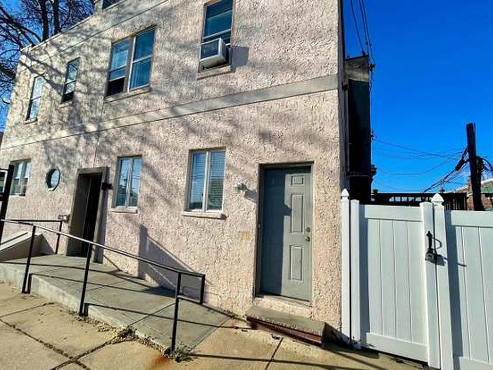 1st image of 2849 S Alder St Floor 2