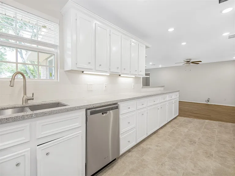 5830 Ettrick Dr — Photo 11