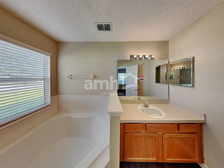 11134 Lauren Oak Ln — Photo 9