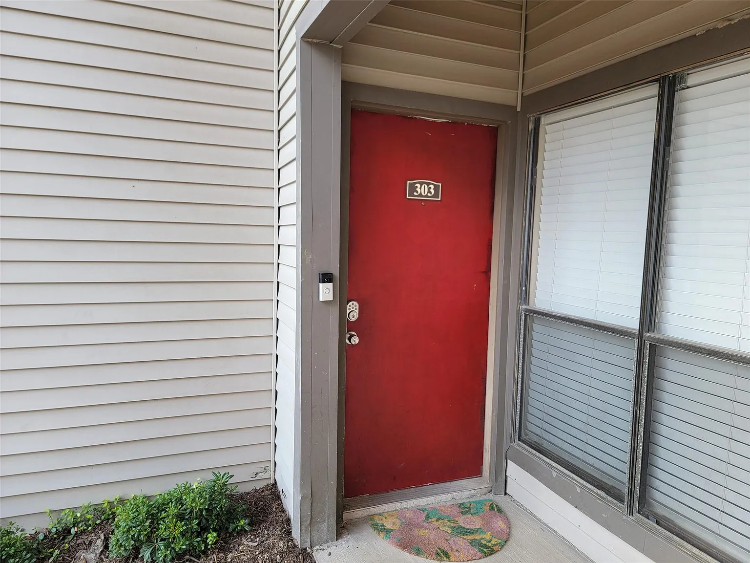 2 bed, 2.0 bath, 1046 sqft, $1,800 — Photo 2